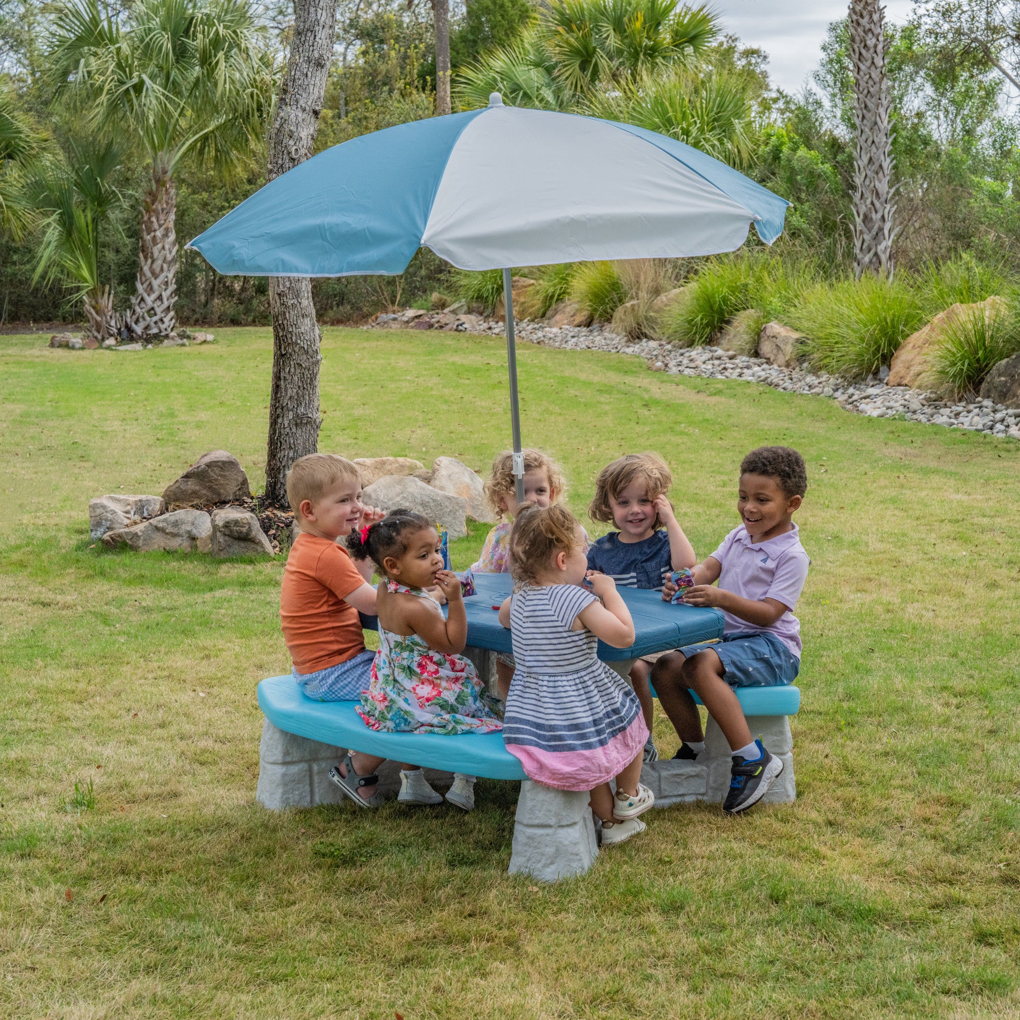 Sun & Fun Picnic Table with Umbrella™ - Image 3