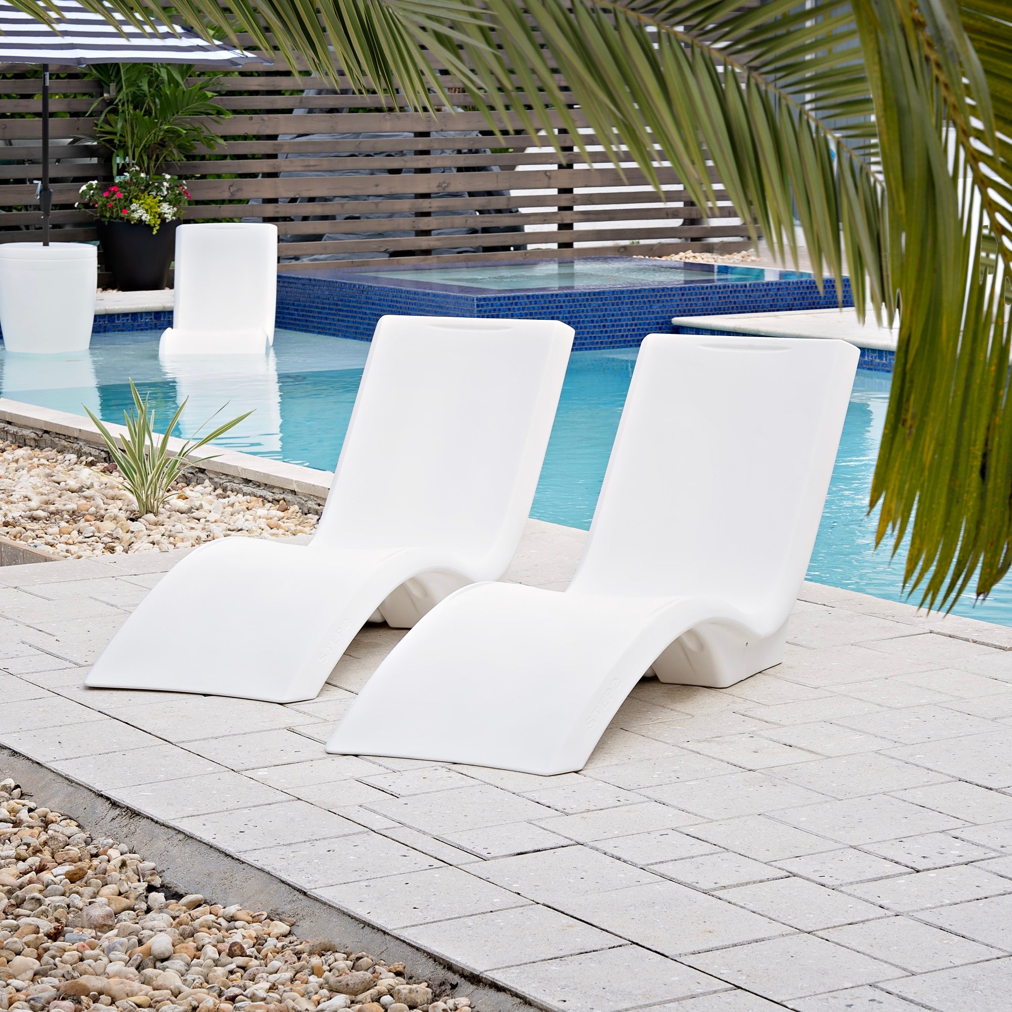 Vero Pool Lounger™ - Image 11