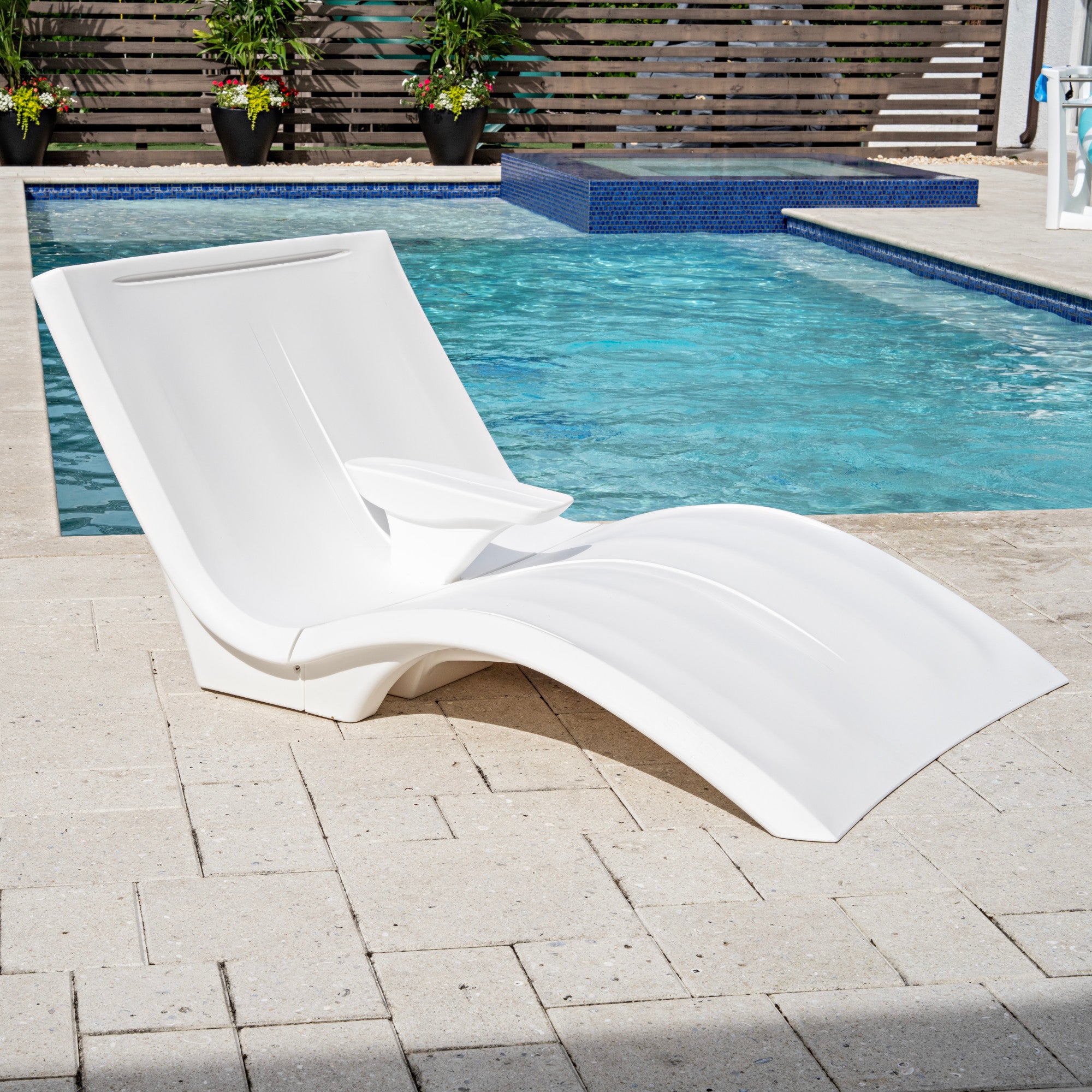 Vero Oversized Pool Lounger™ - Image 4